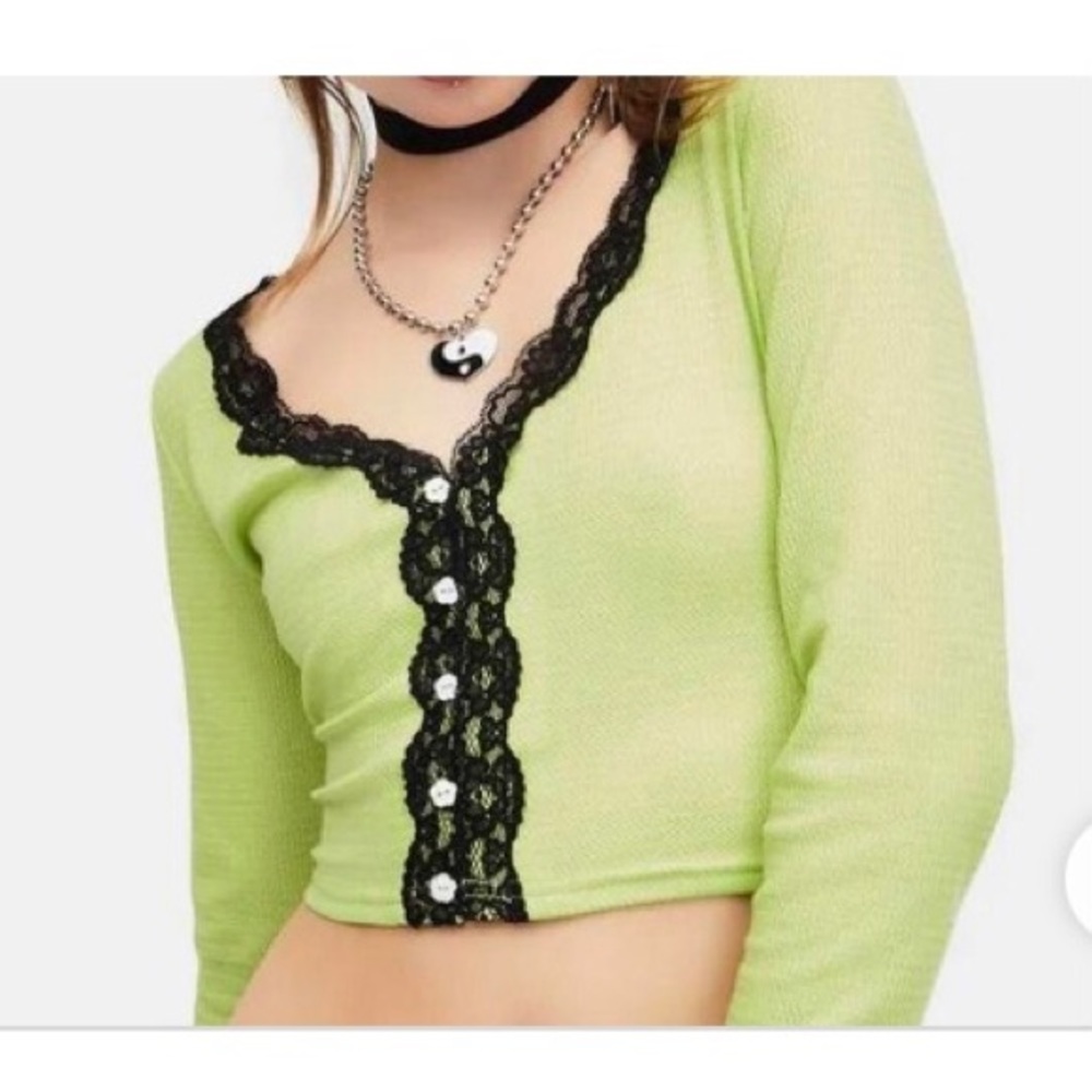 “Delia’s” cropped, l/s, waffle knit, button front w/lace trim -juniors size M